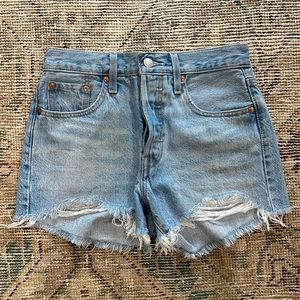 Levi’s 501 Distressed Shorts Size 25